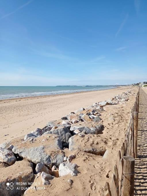 Maison Au Calme Bord De Mer Jullouville-les-Pins Exteriér fotografie